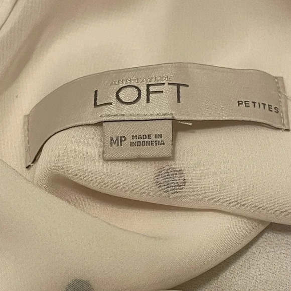 ANN TAYLOR LOFT Petites Dotted Double V Peplum Shell Top in Whisper White - Picture 7 of 9